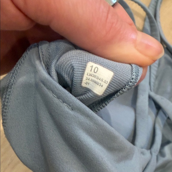 Lululemon size 10 Women's Blue Sports Bra - Picture 6 of 6